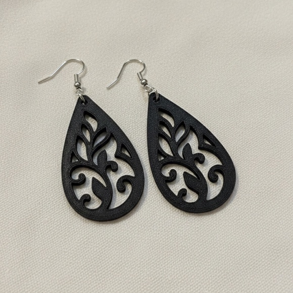 Elegant Filigree 3D Printed Teardrop Earrings .925 - Picture 2 of 4